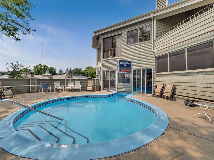 Vacation rental for 6 people, with balcony and pool in Charlevoix