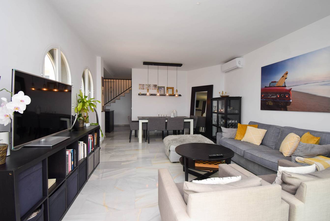 Apartamento entero, Fantástico apartamento en Calahonda con grandes terrazas, vistas al mar y piscina in Sitio de Calahonda, Mijas
