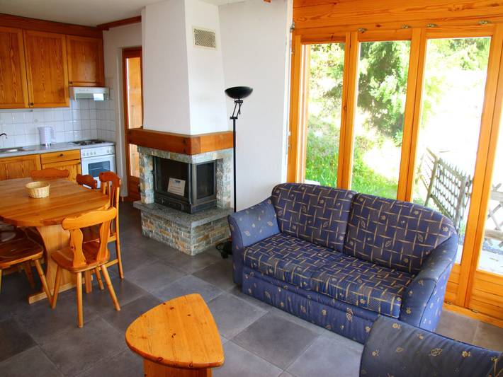 Vacation rental for 8 people, with balcony and pool in Swiss Alps