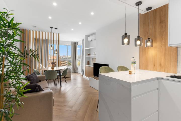 Ganze Wohnung, Apartment 'Sky Costa Del Sol' mit Gemeinschaftspool, WLAN und Klimaanlage in La Colina Torremolinos, Torremolinos