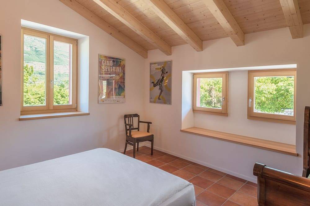 Villa tra i vigneti con vista sulle montagne in Rovereto, Trentino