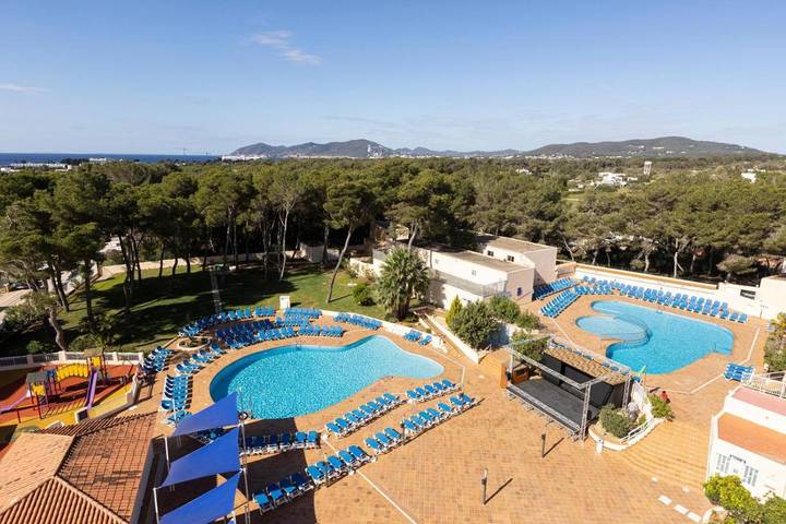 Hotel para 2 personas, con piscina además de piscina para niños y jardín - 1