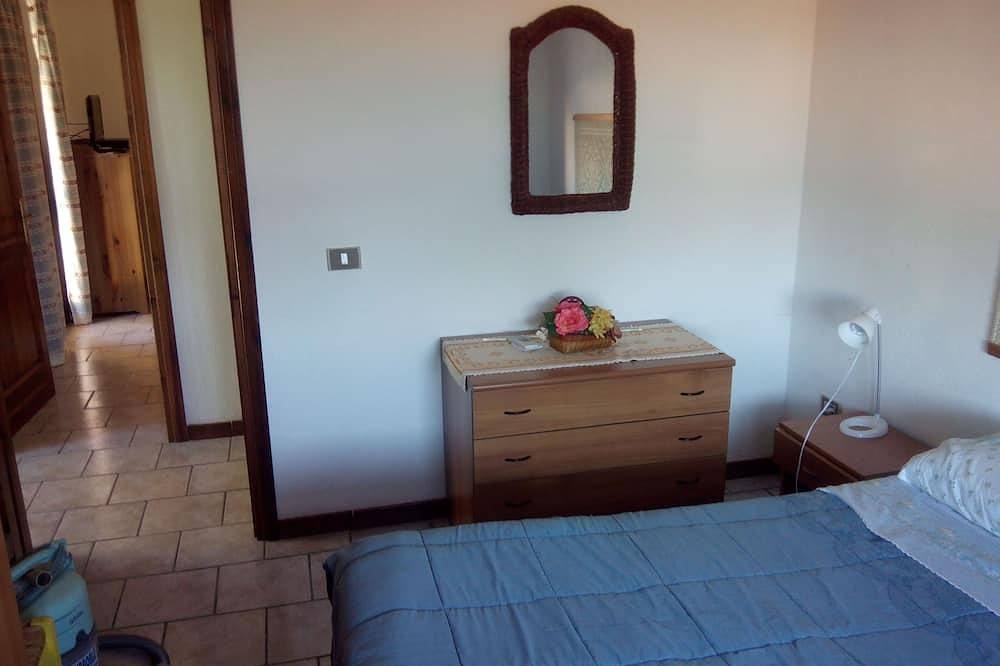 Villa indipendente e panoramica,situata a 700 Mt dal mare in Chia, Domus De Maria