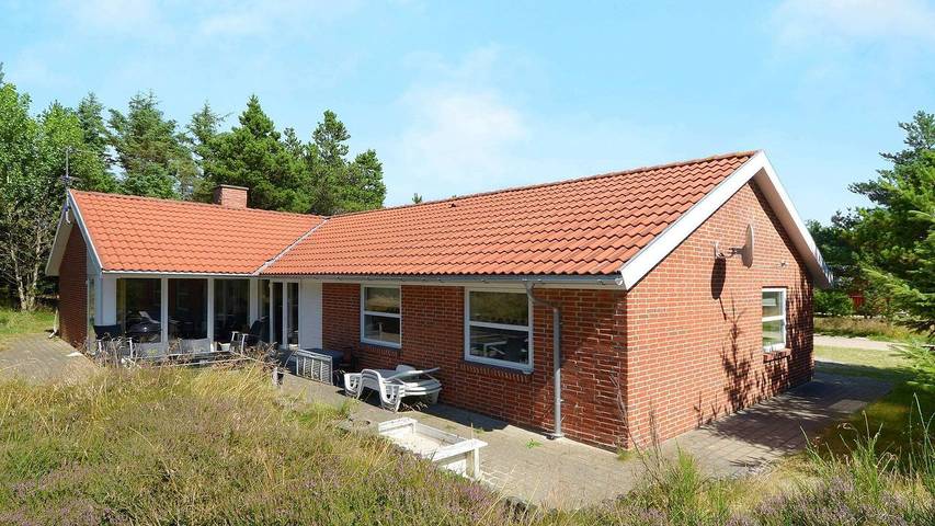 Ferienhaus für 8 Personen, mit Sauna und Terrasse sowie Whirlpool und Pool, mit Haustier in Blavand