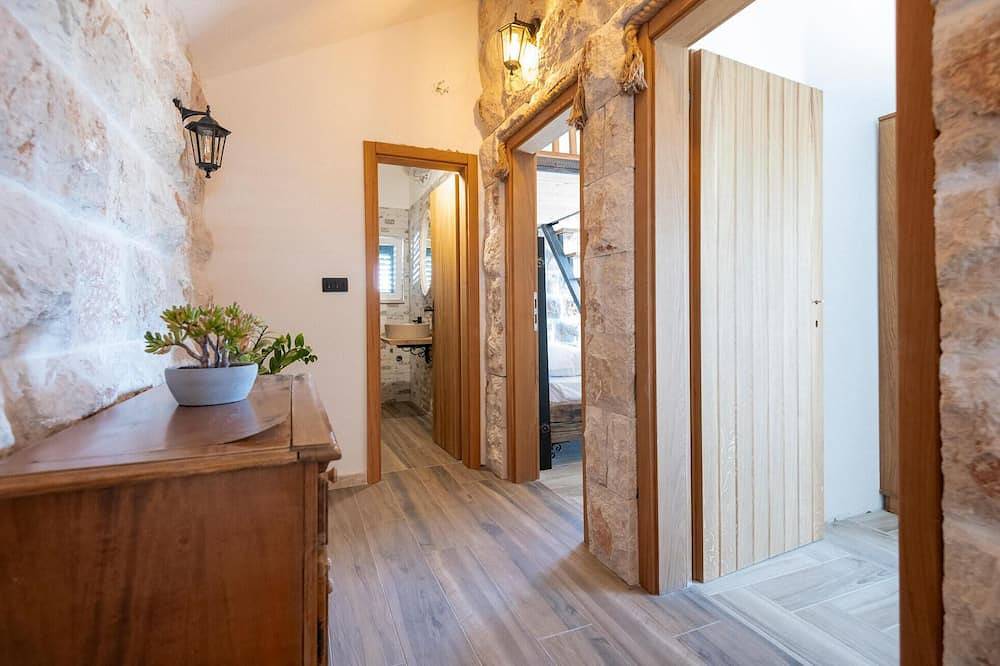 Awesome home in Cista Provo in Cista Provo, Makarska Riviera