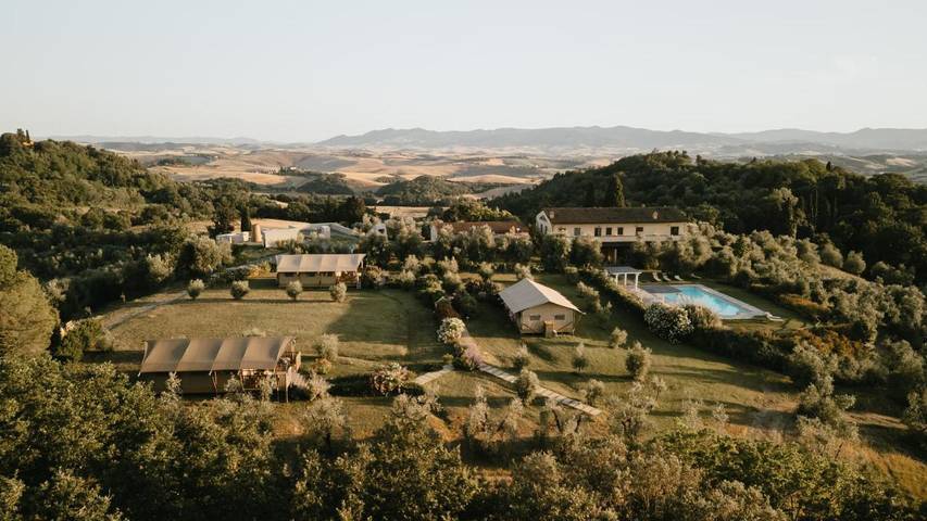 Agriturismo per 2 persone, con Balcone e Terrazza nonché Giardino e Piscina a Peccioli