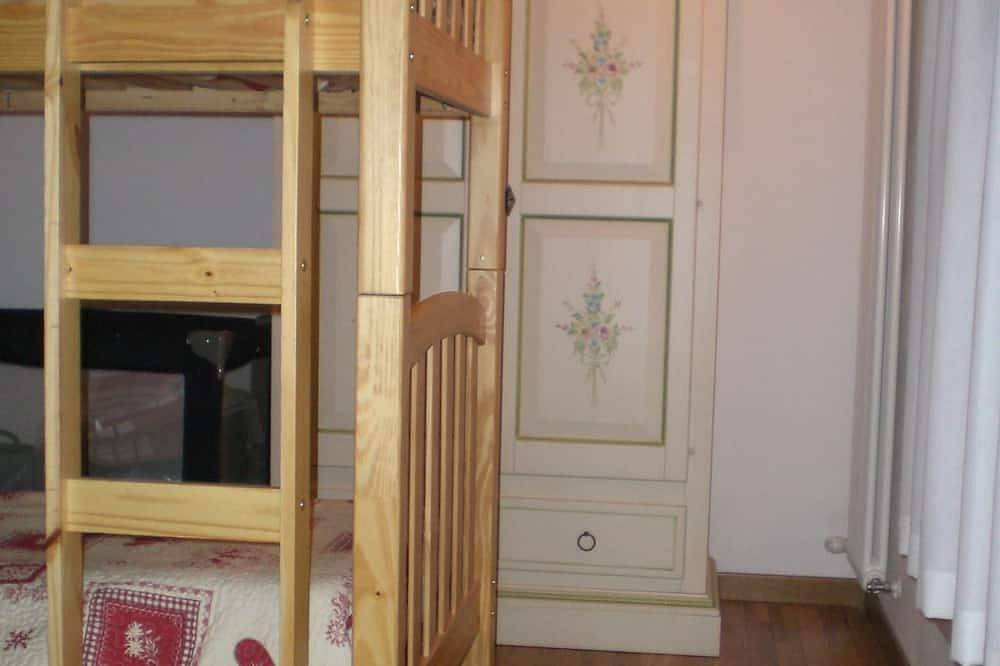 Das Haus in der Old-Bahn (die Seiten des Ersten Weltkriegs) in Velo d'Astico, Vicenza Provinz