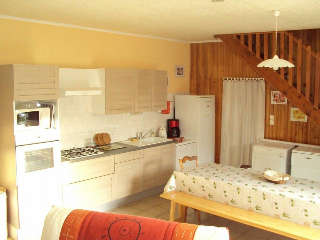 Casa antigua renovada con jardín, Spa, cerca de panadería y skate park in Saint-Martin-de-Fraigneau, Fontenay-le-Comte