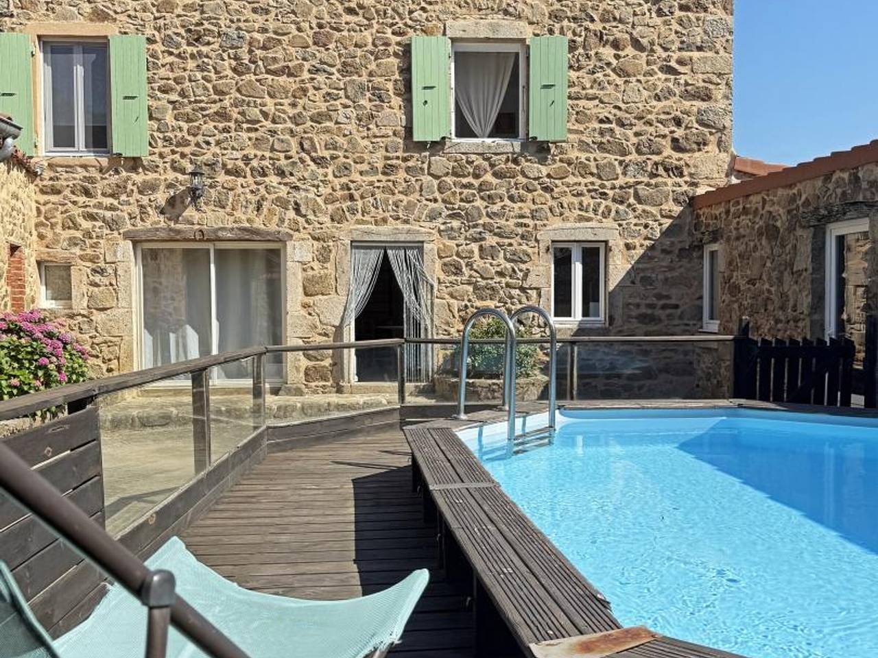 Gîte en Pierre avec Piscine Privée et Terrasse Couverte in Saint-Appolinard, Parc Naturel Régional du Pilat