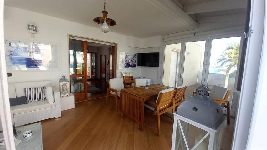 Entire apartment, ‘Sea View Suite Eventi Felici’ Apartment with Terrace, Sea View, Wi-Fi & Air Conditioning in Bari, Bari Province