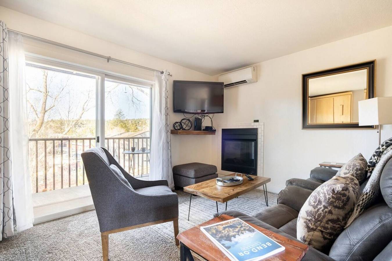 Ganze Wohnung, Walk to Downtown Bend&River! Fireplace, quiet in Bend, Mt. Bachelor