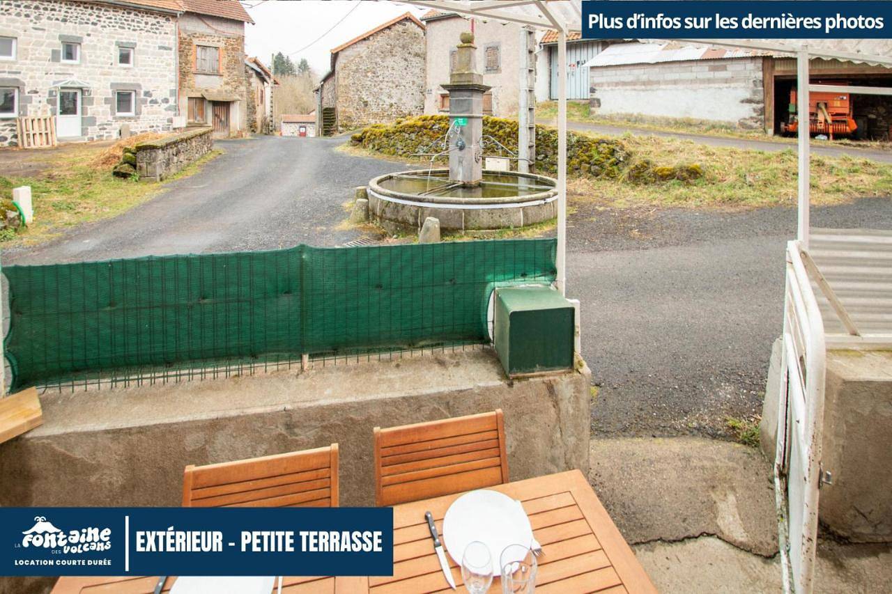 La Fontaine des Volcans in Saint-Ours, Parc naturel régional des Volcans d'Auvergne