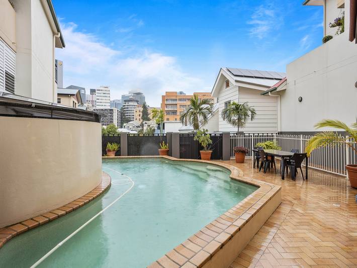 Apartamento entero, Cómodo 2 hab con piscina y estacionamiento seguro in Brisbane, Queensland