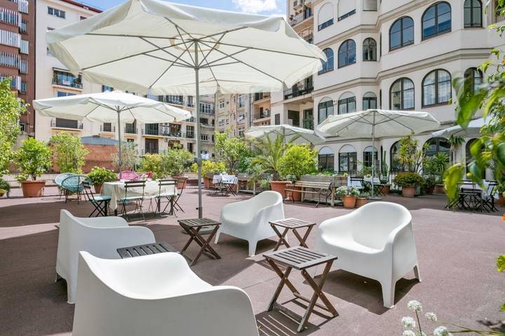 B&B für 3 Personen, mit Balkon und Terrasse sowie Garten und Ausblick in Barcelona