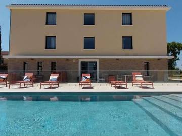 Hôtel pour 2 personnes, avec jardin ainsi que piscine et jacuzzi, animaux acceptés à Cabriès