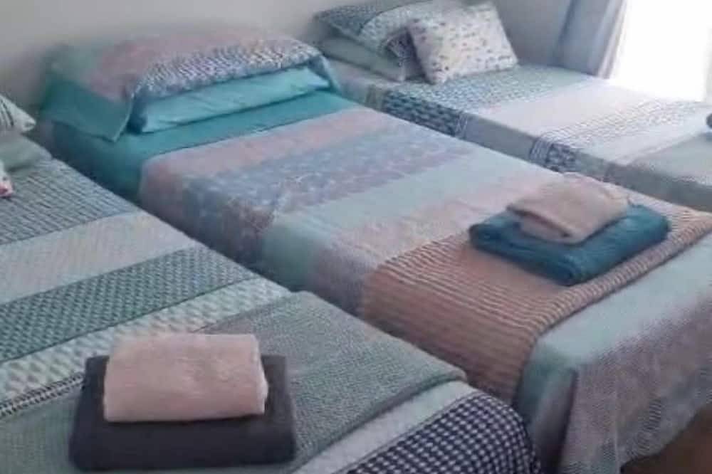 Casa Longy, modern and spacious, beach and golf, family holiday home in La Alcaidesa, San Roque