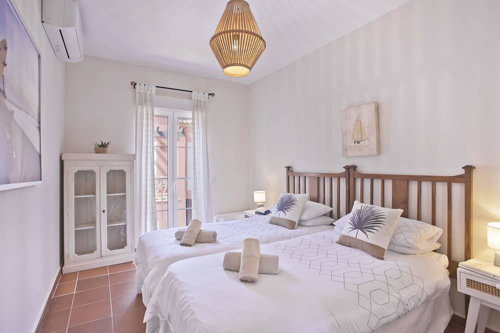 Beachfront Escape 3 Bed House - Stunning Sea Views in Carib Playa, Marbella