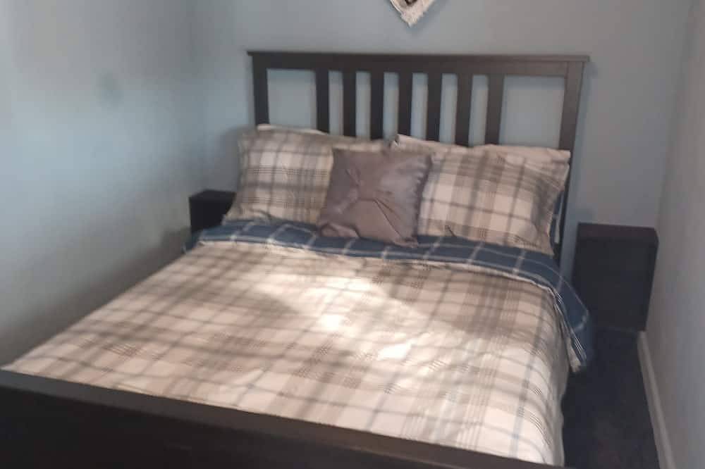 Cosy chalet with all year round sunroom. Ideal location in West Wales to explore in Kidwelly, Carmarthenshire
