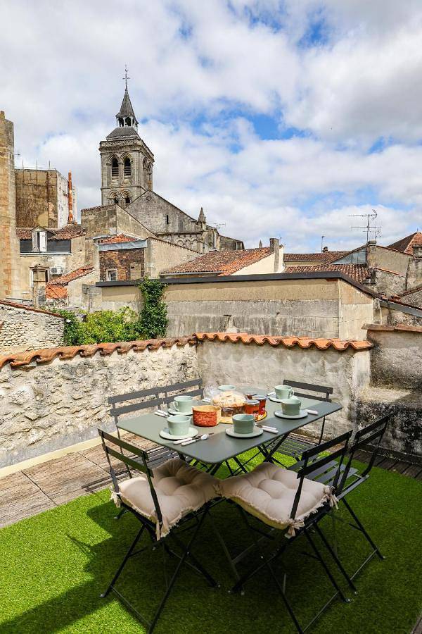 Appartement entier, Two-Bedroom Apartment in Cognac, Charente