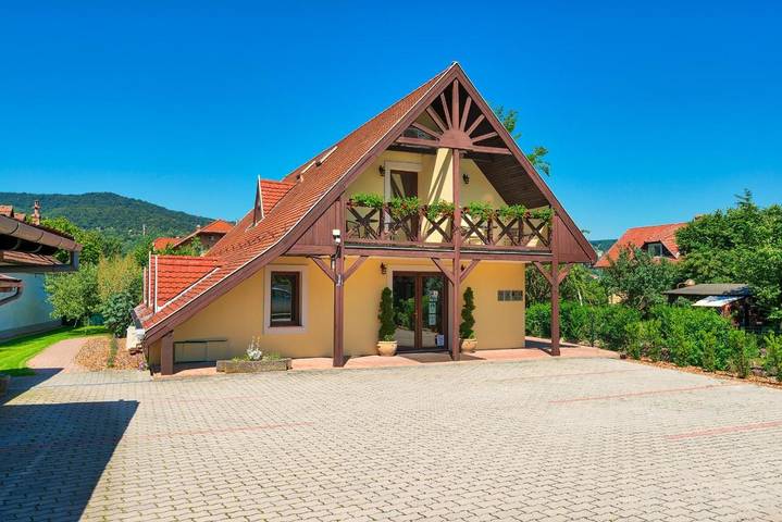 Maison d’hôte pour 2 personnes, avec jardin et sauna ainsi que bassin pour enfant et jacuzzi, animaux acceptés
