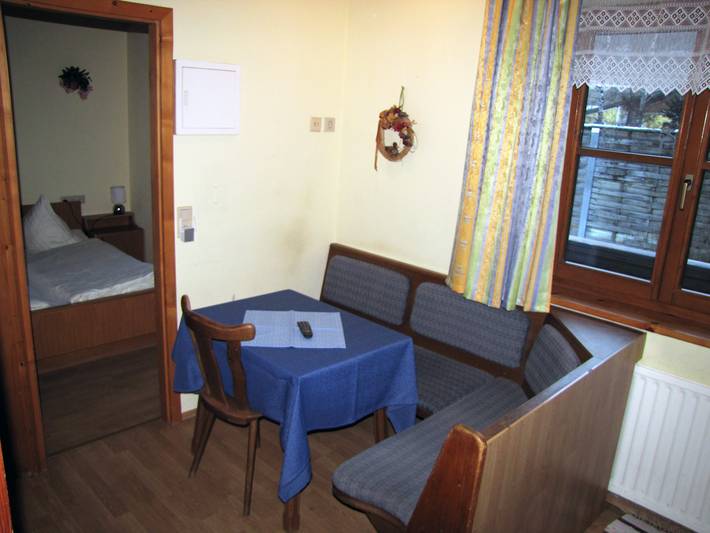 Ferienwohnung für 2 Personen, mit Balkon/Terrasse und Balkon sowie Garten und Pool in Bad Goisern - 4