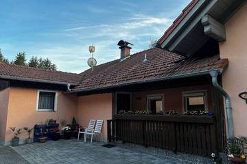 Ferienwohnung für 6 Personen, mit Pool in Böbrach