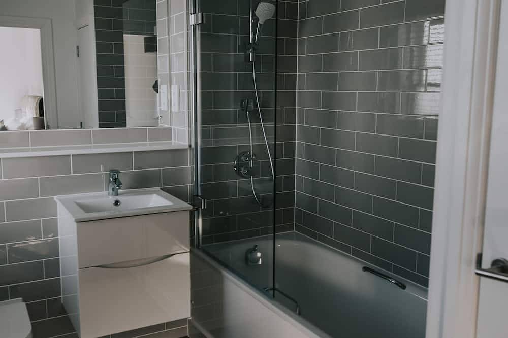 Entire apartment, Fab 2B Town Centre apt w/pkg Cavendish Hse Windsor in Windsor, Berkshire