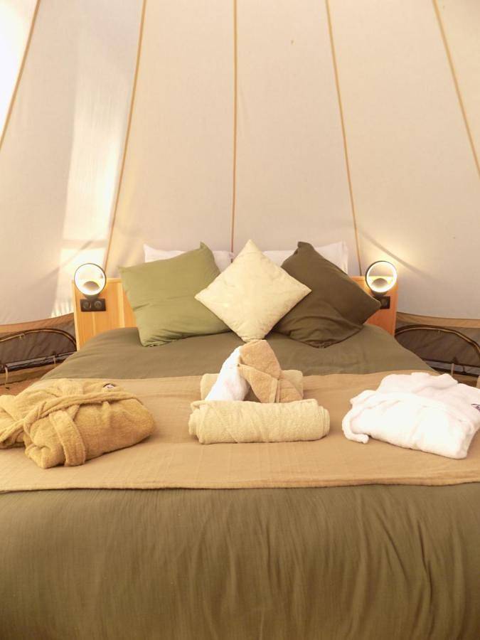 Gîte pour 2 personnes, avec jardin ainsi que terrasse et jacuzzi à Le Vigeant - 2