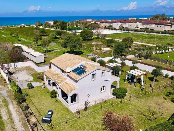 Διαμερίσματα διακοπών για 4 άτομα, με κήπο και θέα στην Παραλία Αλμυρού