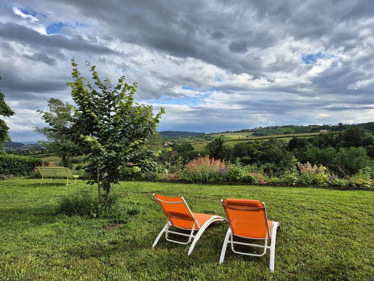 Domaine des Hugaux - Charles Baudelaire in Chevagny-sur-Guye, Charolles region