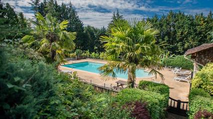 Gîte pour 7 personnes, avec jardin ainsi que piscine et terrasse, animaux acceptés à Prats-du-Périgord
