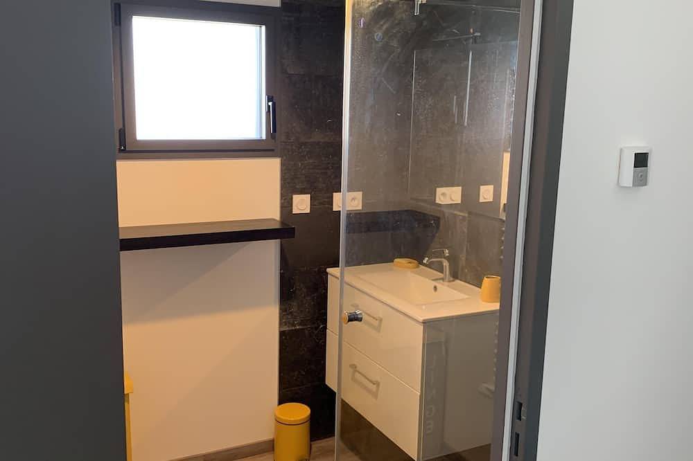 Apartamento entero, Apartamento de 76m2 en el centro del pueblo, cerca de la playa. in Billiers, Côte des Mégalithes