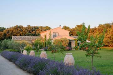 Chambre d’hôte pour 2 personnes, avec vue et bassin pour enfant ainsi que jardin et piscine au Parc naturel régional des Alpilles