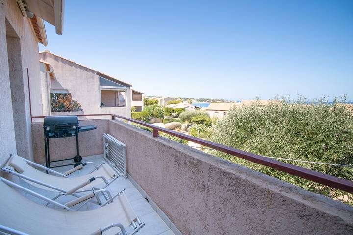 Location de vacances pour 6 personnes, avec balcon à Lumio
