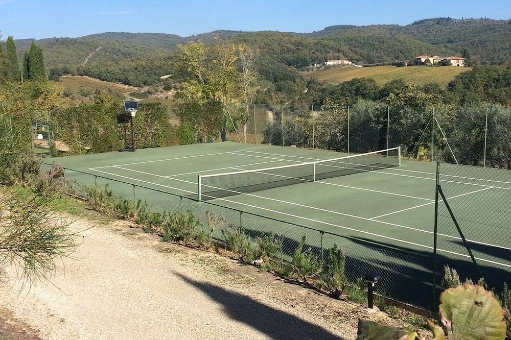 12km North of Siena with a stunning view pool & tenniscourt  3 bedrooms ensuite in Castellina in Chianti, Chianti
