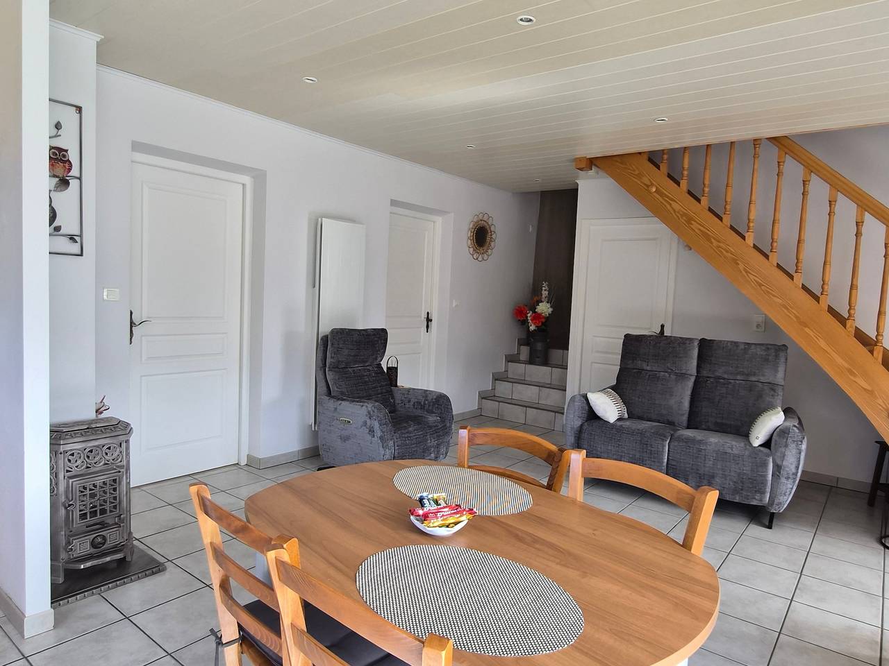 Gîte à la campagne avec terrasse privée, jardin privatif et Wi-Fi in Ouvans, Jura Francais
