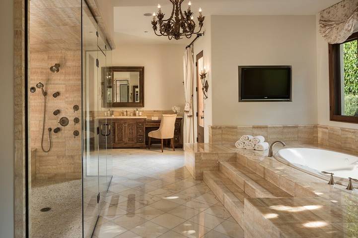 Vacation rental for 20 people, with yard and sauna as well as hot tub in Northern California