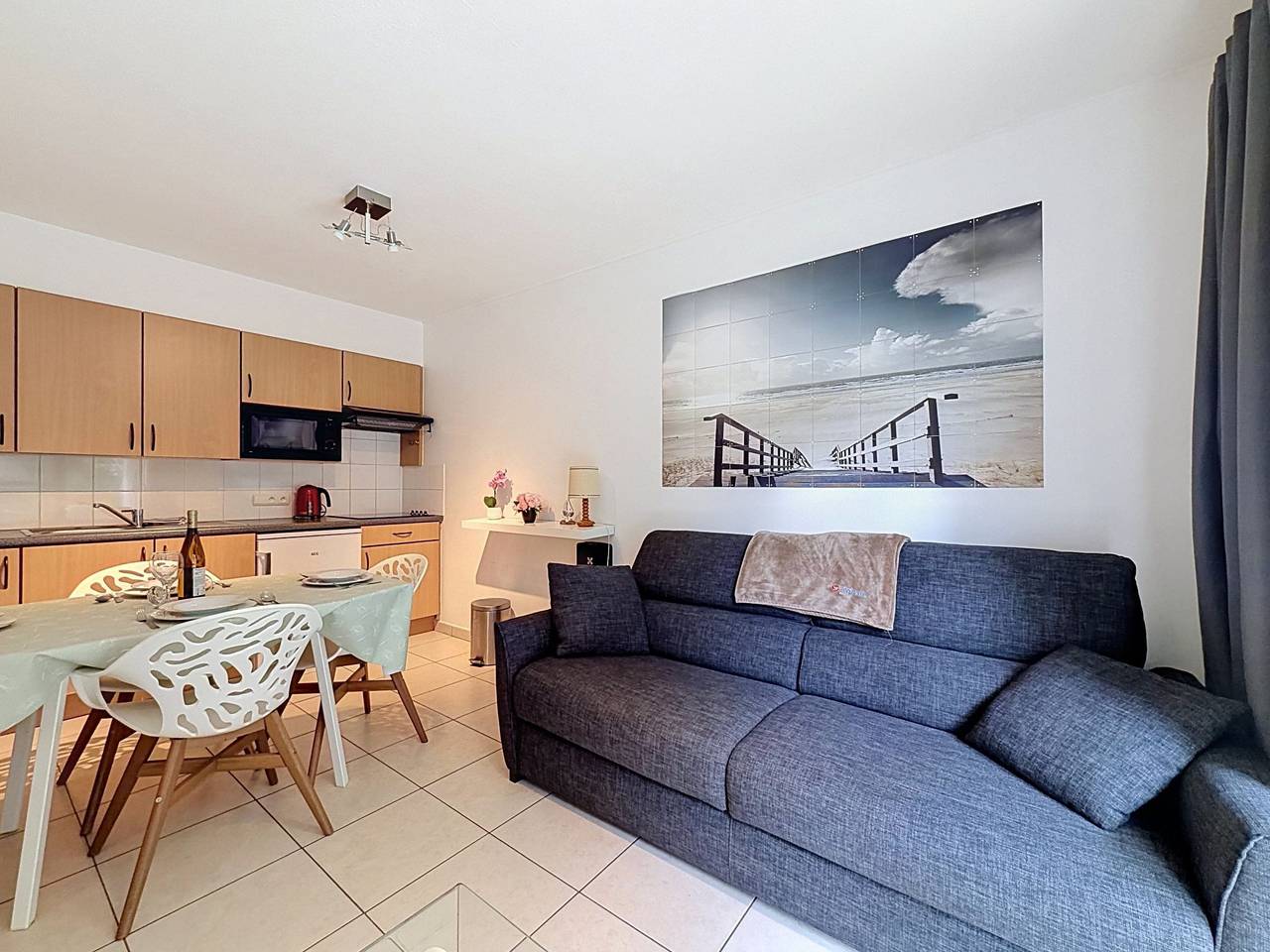 Entire apartment, Biaritz with pool & parking in Bredene, Belgian Coast