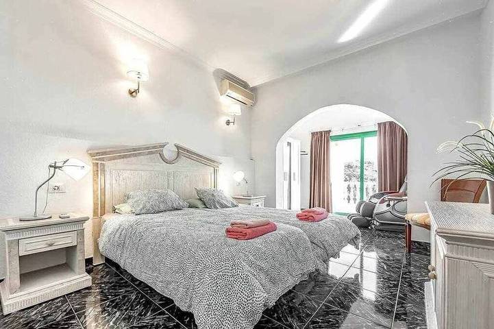 Location de vacances pour 12 personnes, avec piscine ainsi que jardin et terrasse dans Los Menores - 2