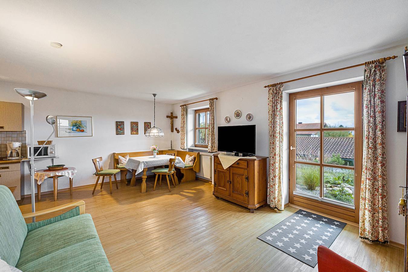 Apartamento entero, Apartamento 'Kauderer - Wohnung 1' con terraza privada, jardín compartido y Wi-Fi in Waging am See, Rupertiwinkel