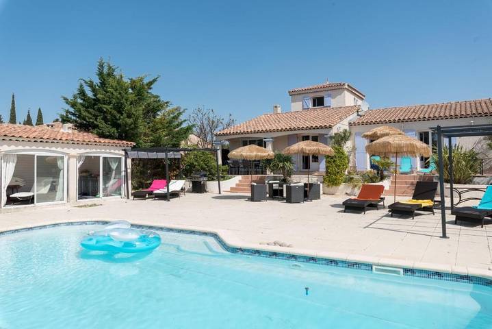 Location de vacances pour 10 personnes, avec Terrasse et Jardin ainsi que Piscine et Vue à Carnoux-en-Provence - 2