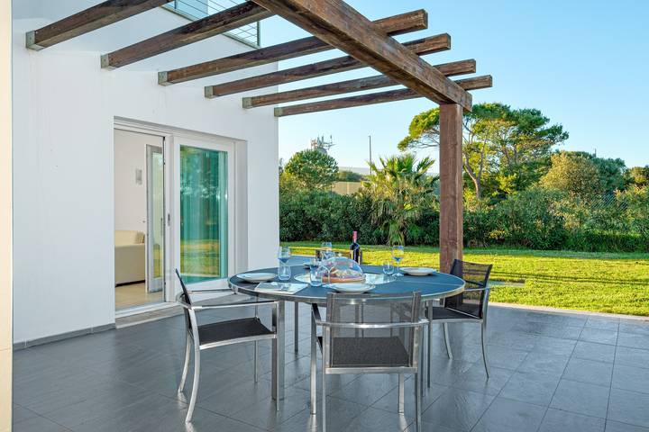 Entire apartment, Spacious Apartment "Villa Marconi 6" with Sea View, Private Terrace & Garden in Golfo Aranci, Costa Smeralda