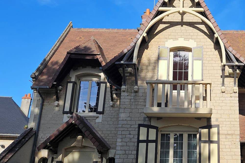 Belle de Normandie - Remarkable Historic Seaside Villa -Steps from the Beach in Ouistreham, Région de Caen