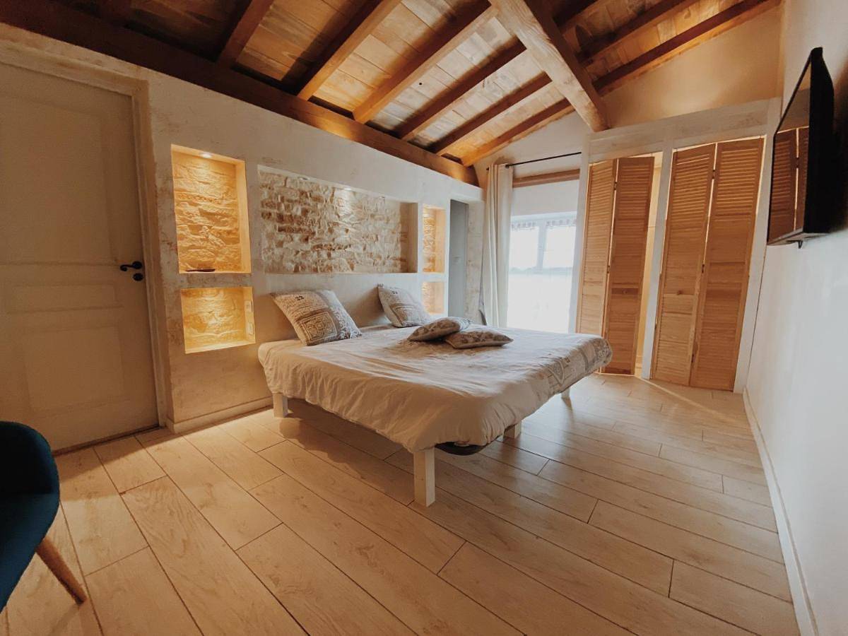 Domaine de Saint Florent - Piscine & Spa in Prissé-la-Charrière, Région de Niort