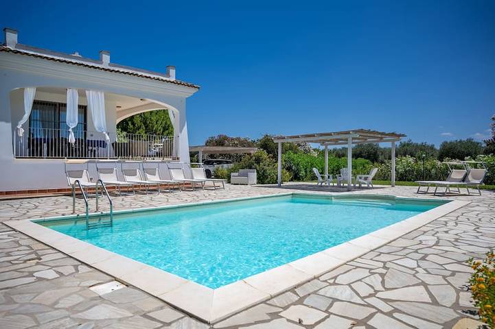 Chalet für 10 Personen, mit Garten und Balkon auf Sardinien