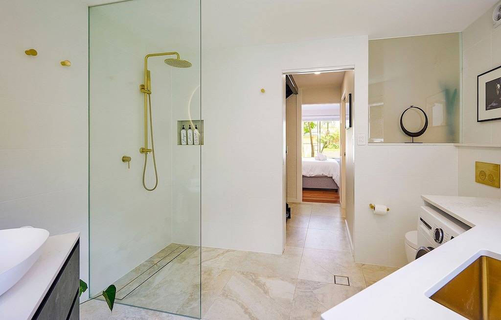 Großes 2-stöckiges Haus mit modernem Charme und 4 Betten in Suffolk Park, New South Wales