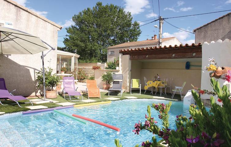 Location de vacances pour 8 personnes, avec jardin ainsi que terrasse et piscine, animaux acceptés à Avignon - 4