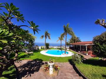 Casa rural para 20 personas, con piscina además de jardín y vistas en Los Realejos