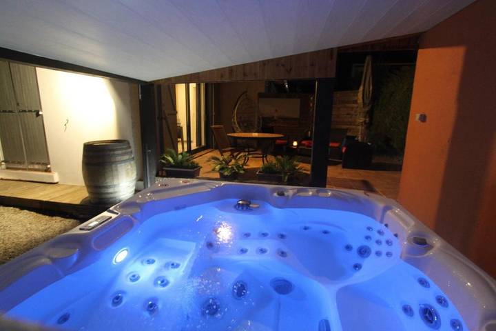Maison d’hôte pour 2 personnes, avec Balcon et Jacuzzi ainsi que Terrasse et Jardin à Marseillan