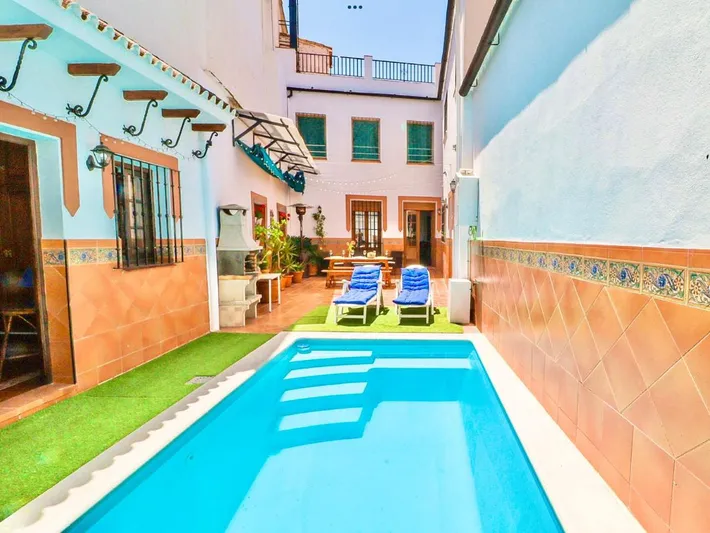 Casa de vacaciones para 10 personas, con piscina además de jardín y vistas - 1
